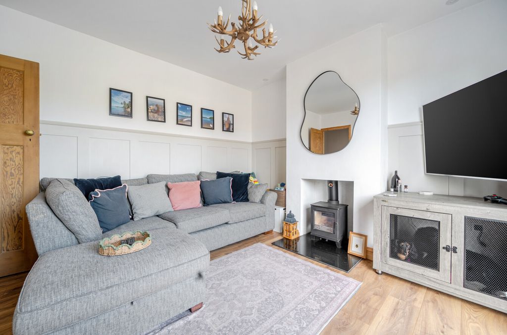Property photo 2 of 15 1484517-13-6A4d25...