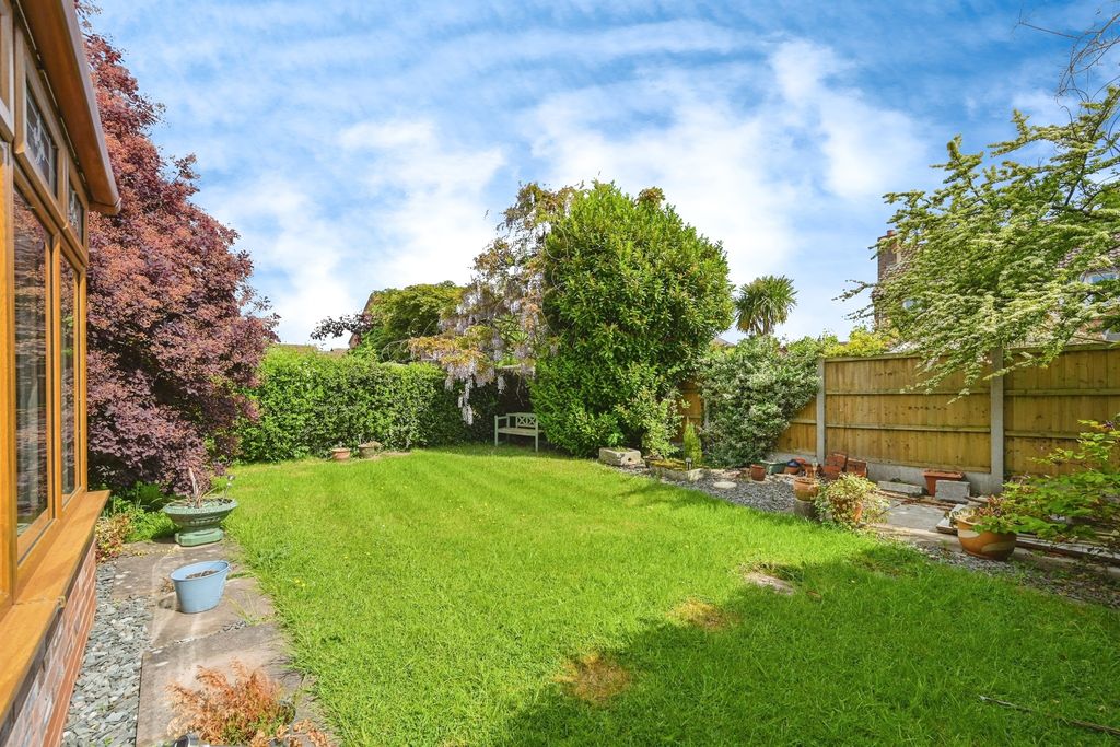 Property photo 3 of 17 Gardens: