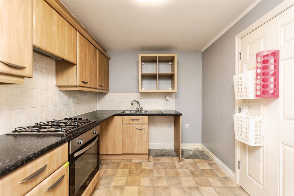 Property photo 3 of 18