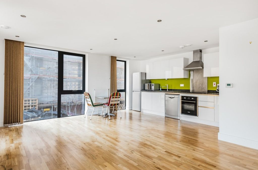 Property photo 2 of 18 828699 (2)