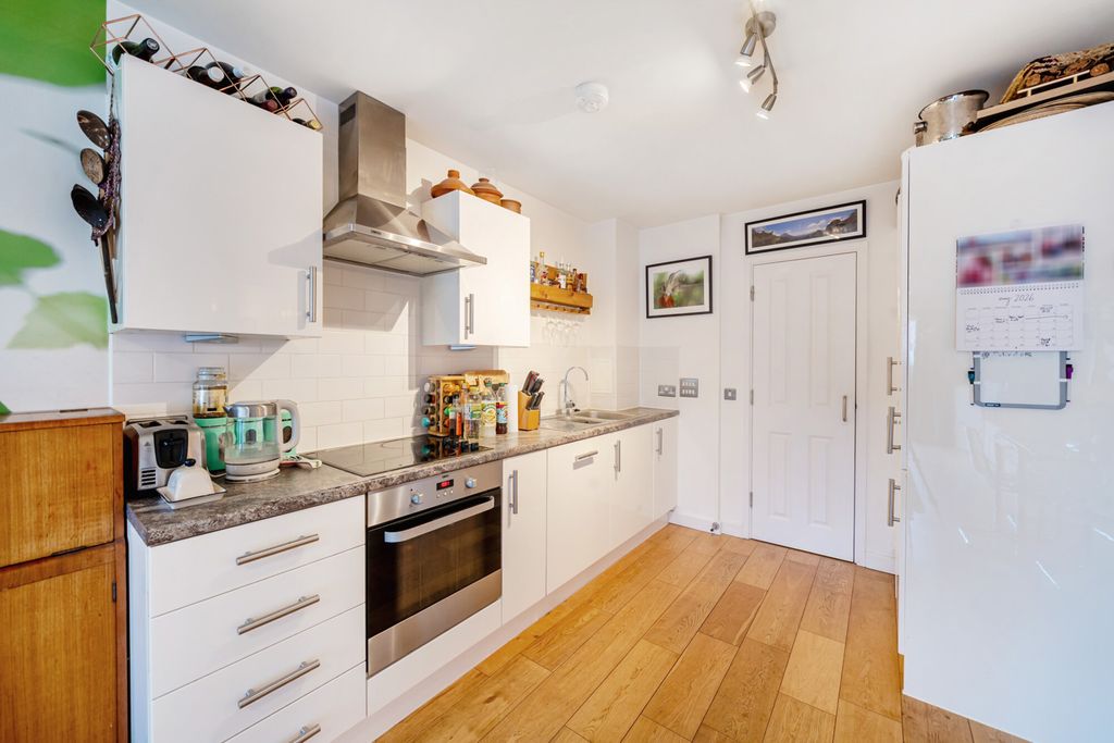 Property photo 3 of 16 1456000-13-6A01Af...