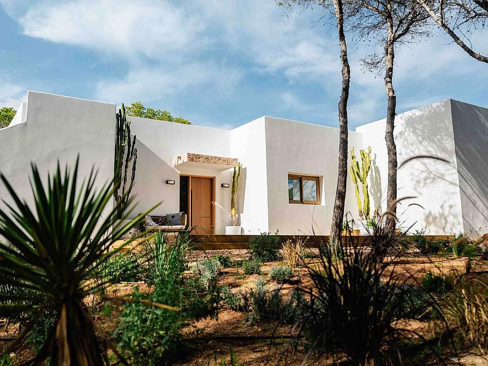 Property photo 2 of 50