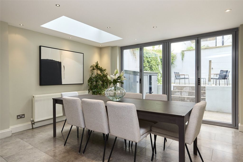Property photo 3 of 21 Dining