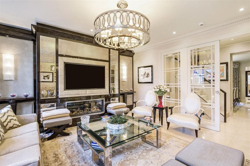 Property photo 2 of 16 63813_26C Eaton Place  (7).Jpg