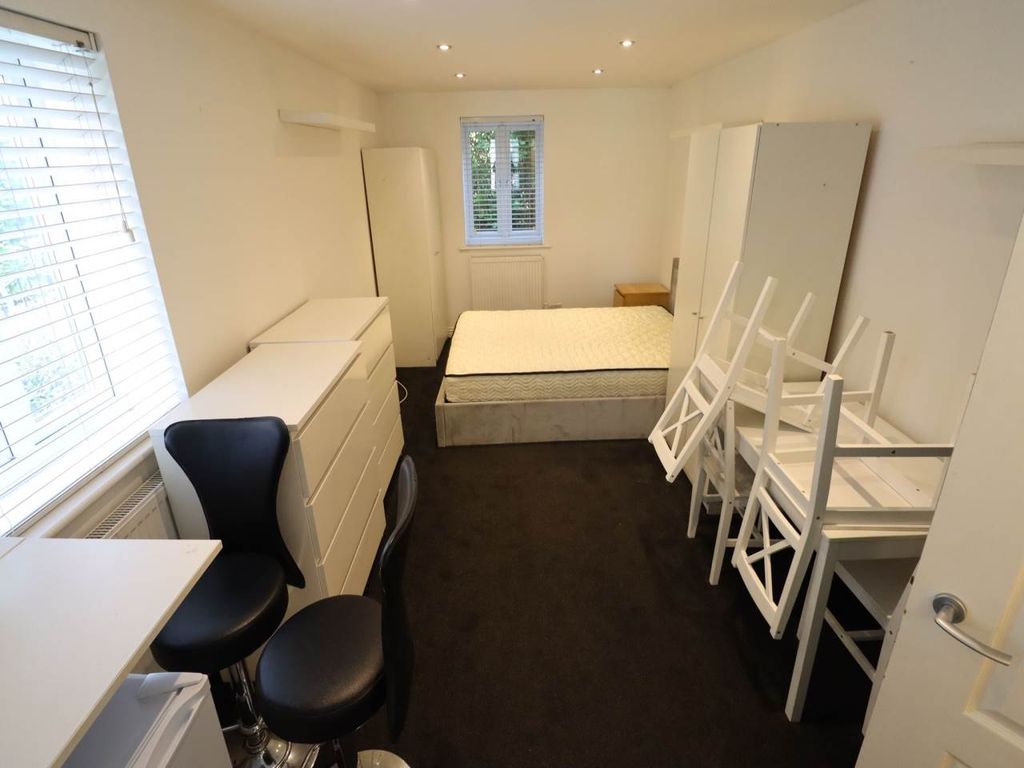 Property photo 3 of 5 19F68762-9Dd4-4932-94A3-4Ae8F4972c16