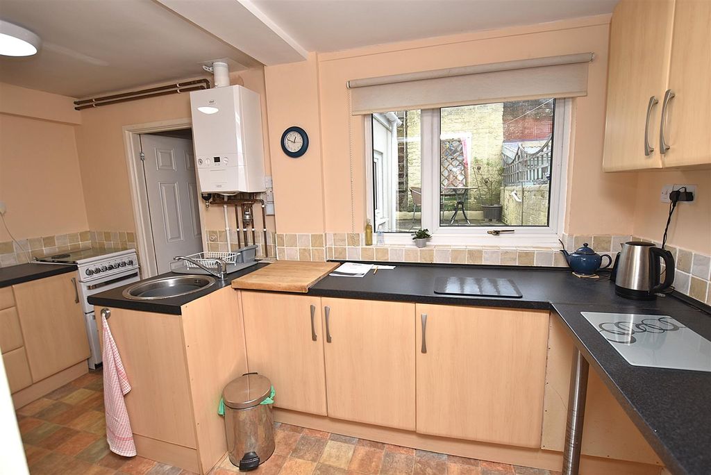 Property photo 2 of 20 Kitchen