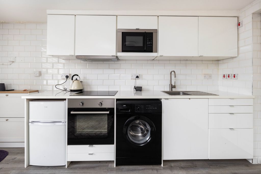 Property photo 3 of 6 Picture No. 52