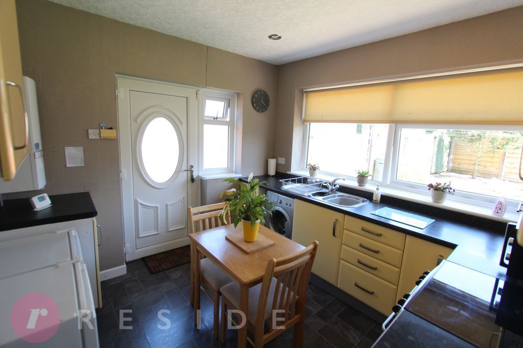 Property photo 3 of 19 Dining Kitchen
