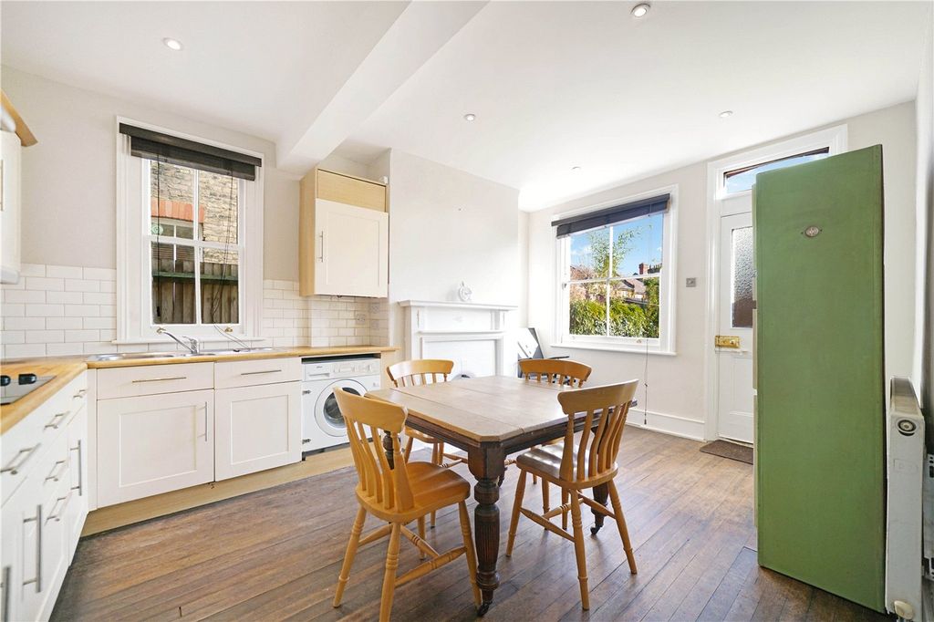 Property photo 2 of 15 Picture No. 14