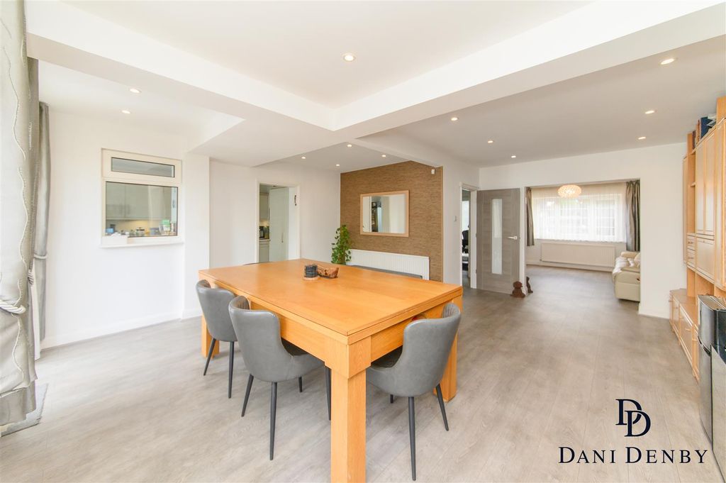 Property photo 2 of 26