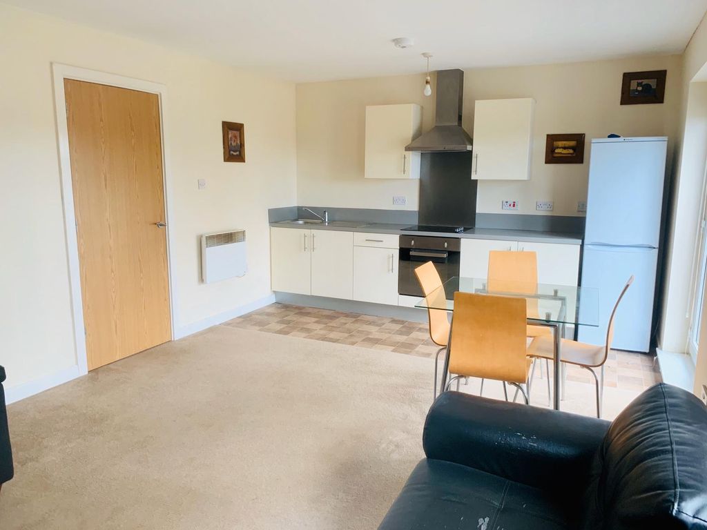 Property photo 3 of 8