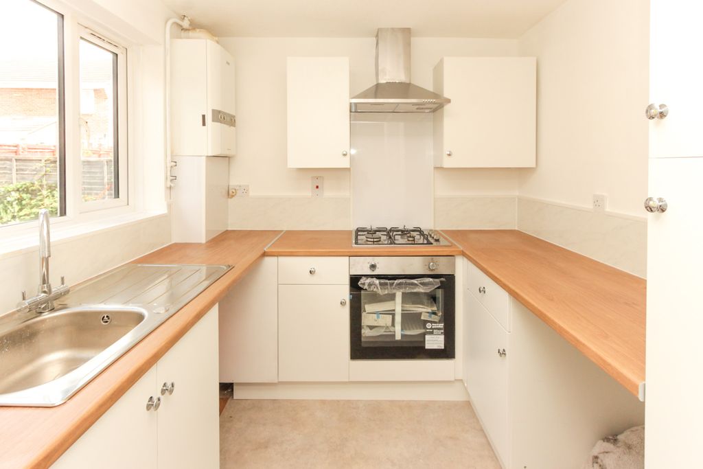 Property photo 3 of 7 Kitchen