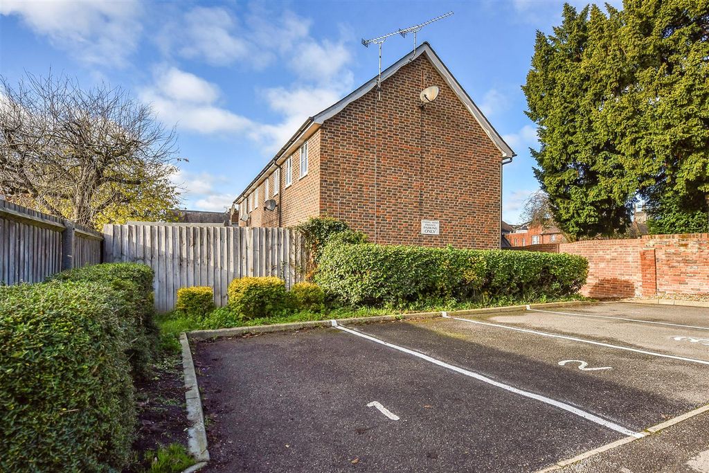 Property photo 2 of 16 Ph24_6319187.Jpg