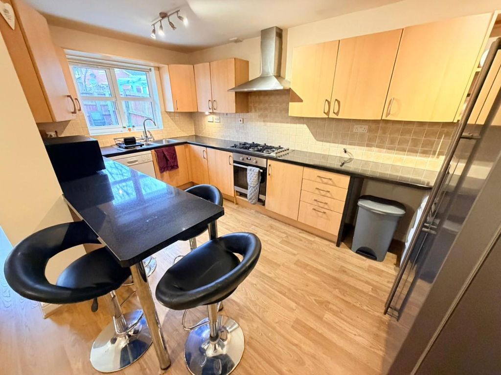 Property photo 3 of 22 Kitchen