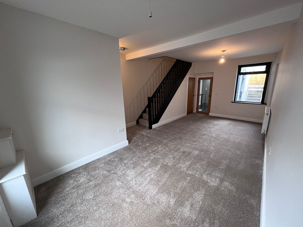 Property photo 2 of 14 Lounge