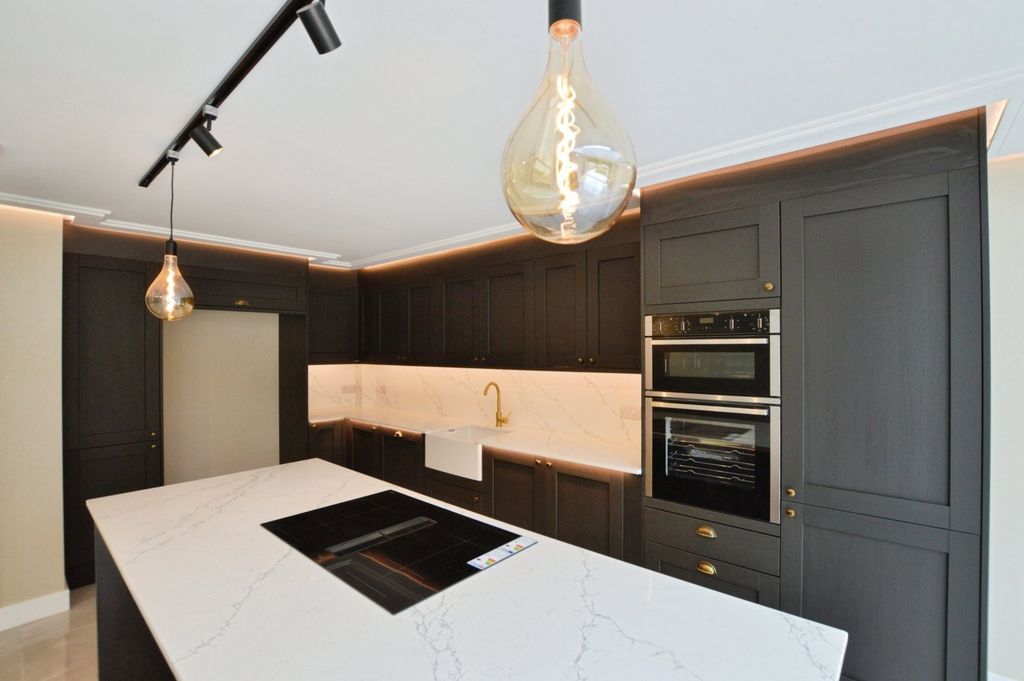 Property photo 2 of 18 Kitchen