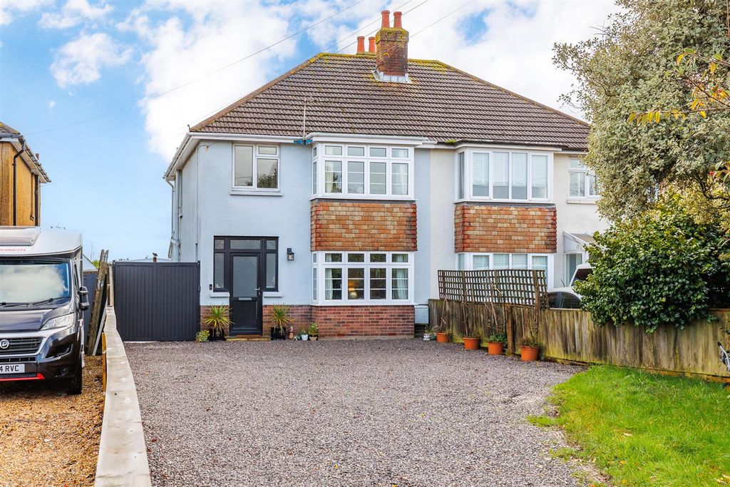 Property photo 2 of 33