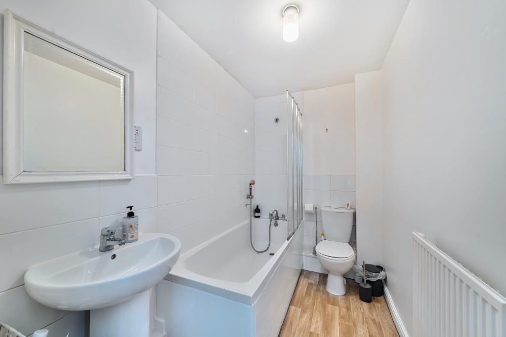 Property photo 3 of 18 Bathroom