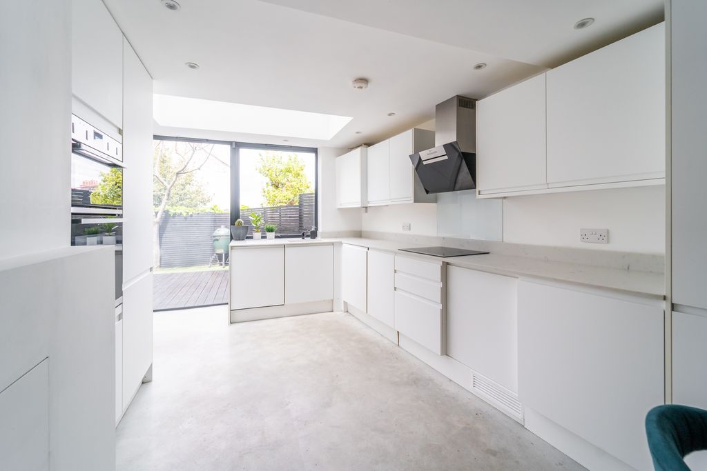 Property photo 2 of 12 Ndb05667