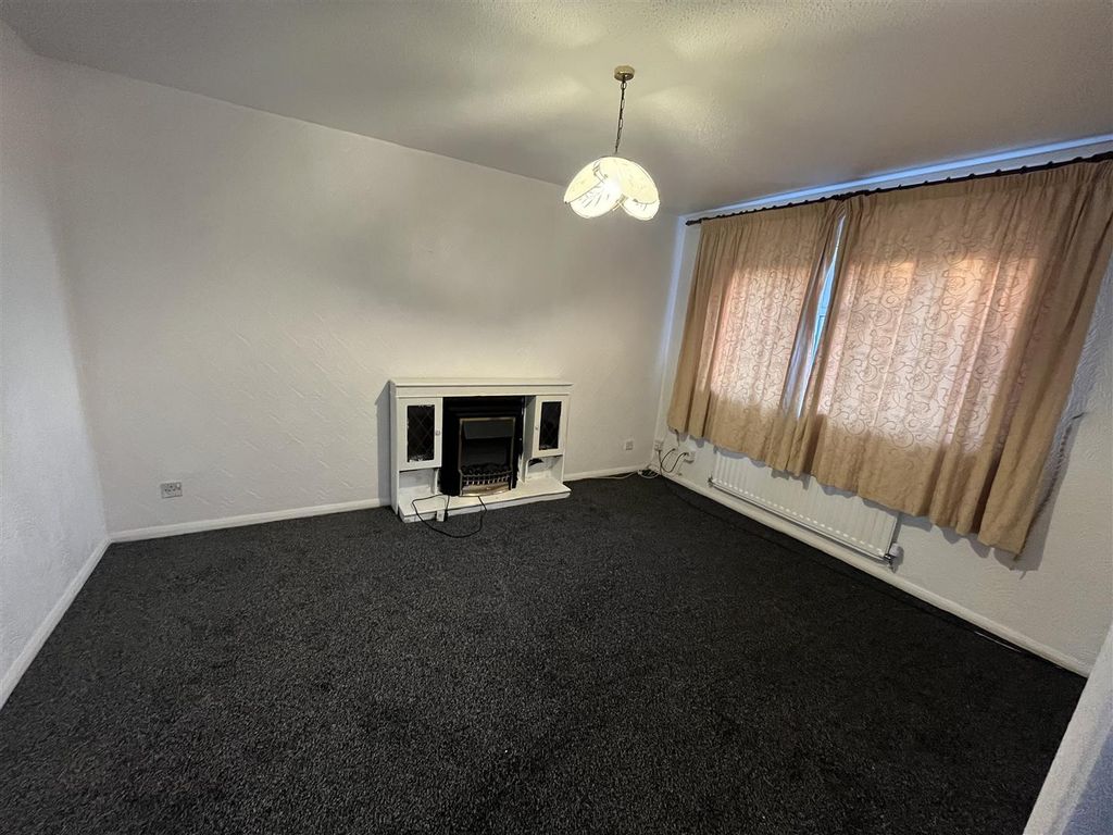 Property photo 2 of 9 Lounge 1