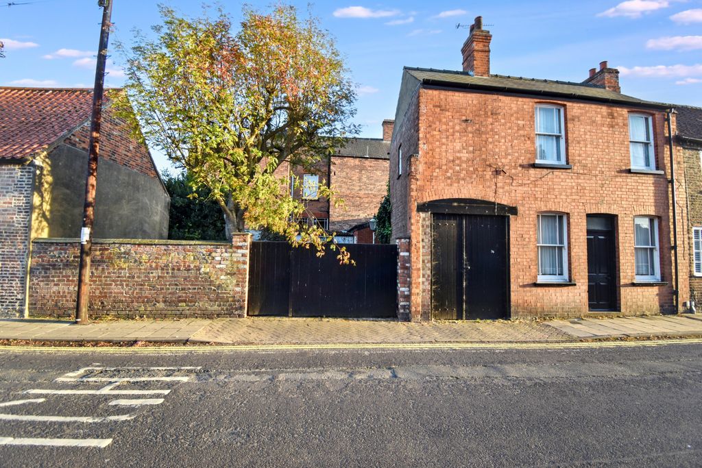 Property photo 1 of 22