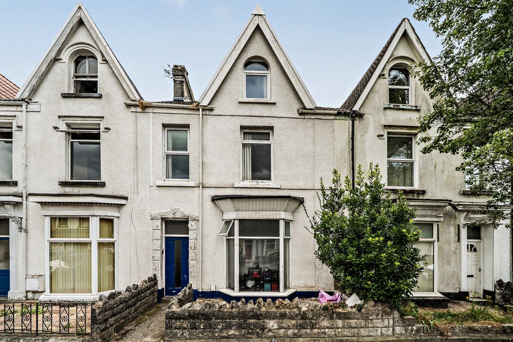 Property photo 1 of 18