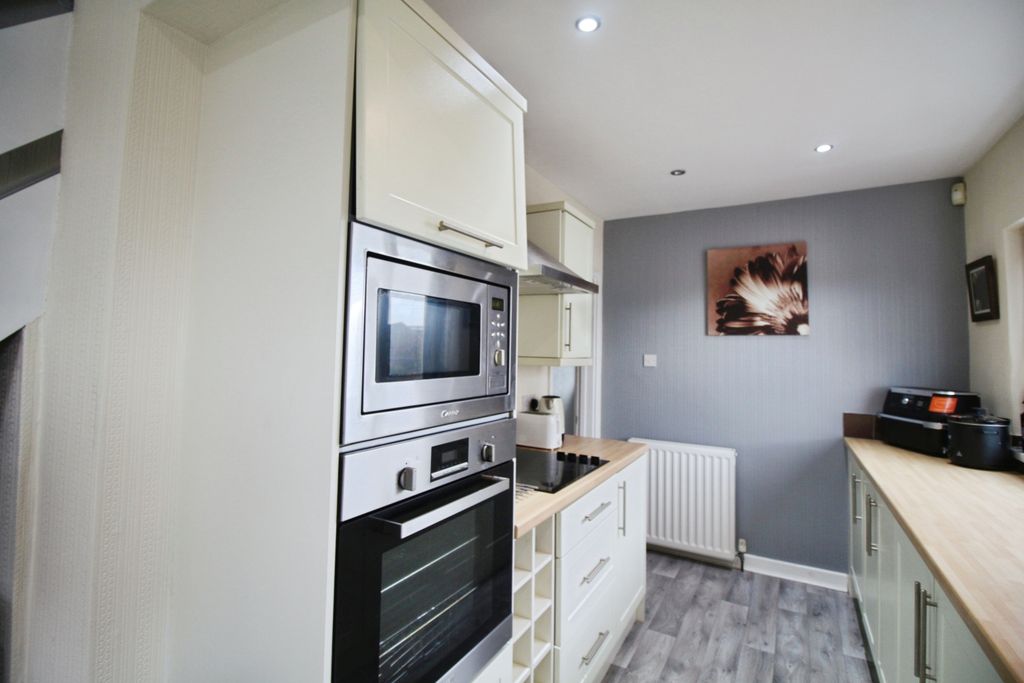 Property photo 3 of 15 Kitchen