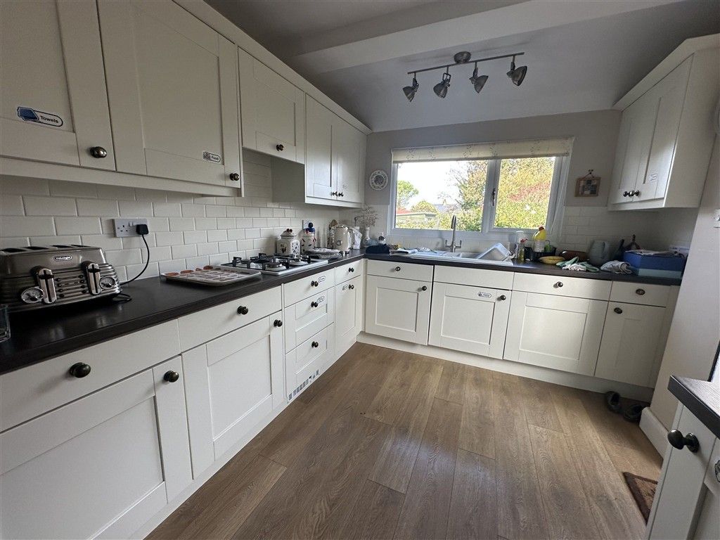 Property photo 2 of 6 Kitchen