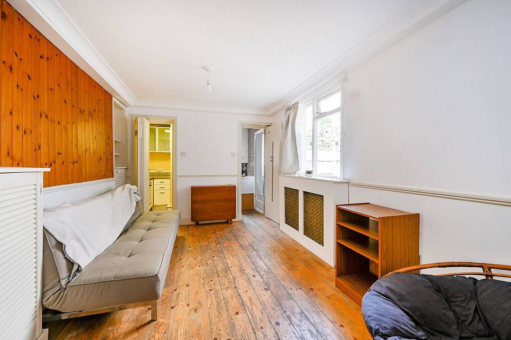 Property photo 3 of 6