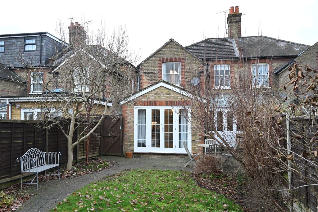 Property photo 2 of 25