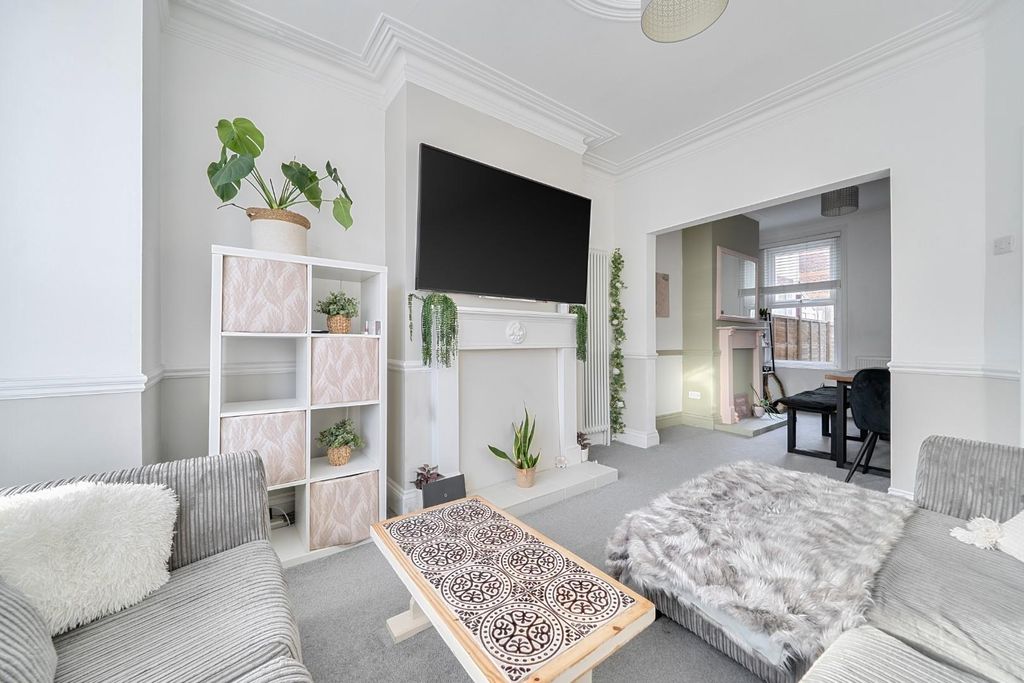 Property photo 2 of 17 1410145-6-698Efa138675E.Jpg