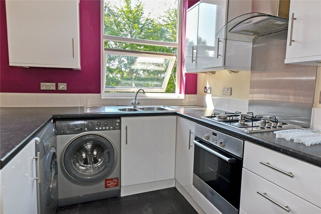 Property photo 3 of 8 Picture No. 12