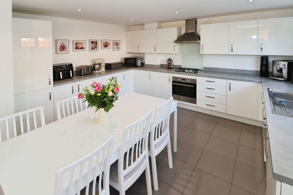 Property photo 3 of 21 Pbox-Img.Jpg