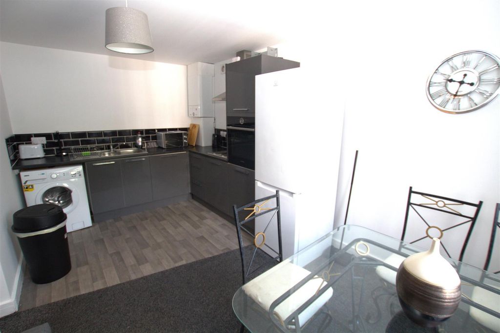 Property photo 3 of 6 Kitchen Diner .Jpg