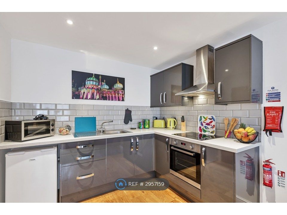 Property photo 2 of 10 Kitchen