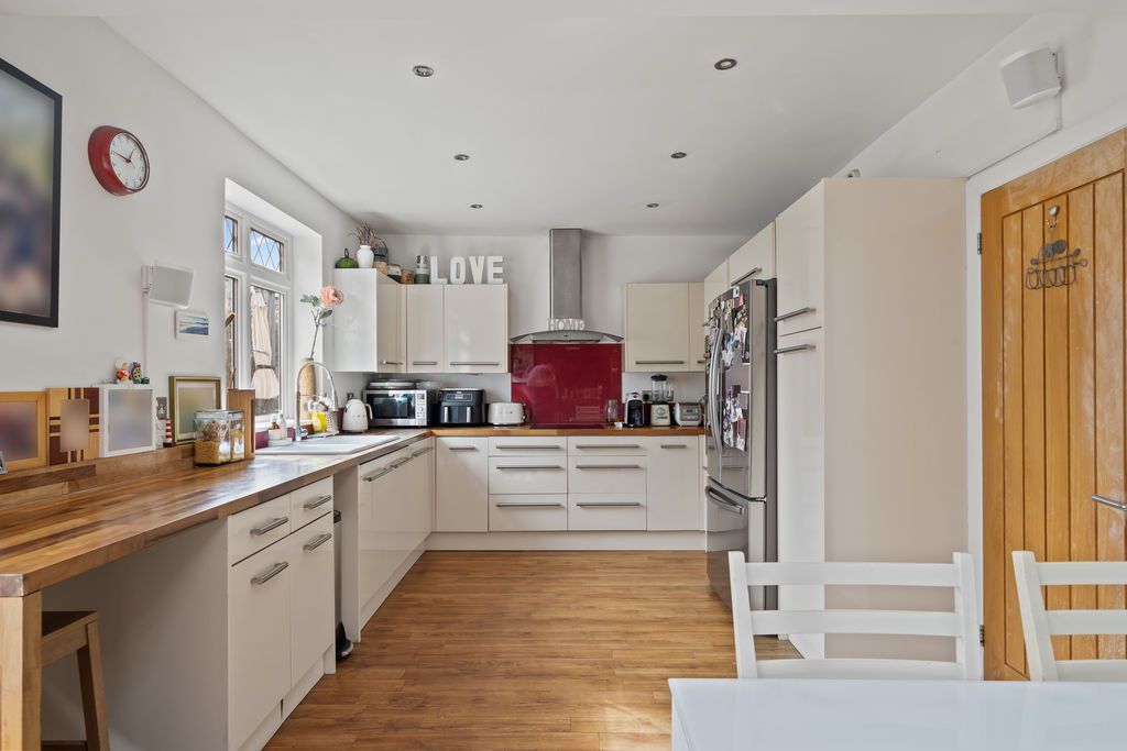 Property photo 3 of 24 Photo 7