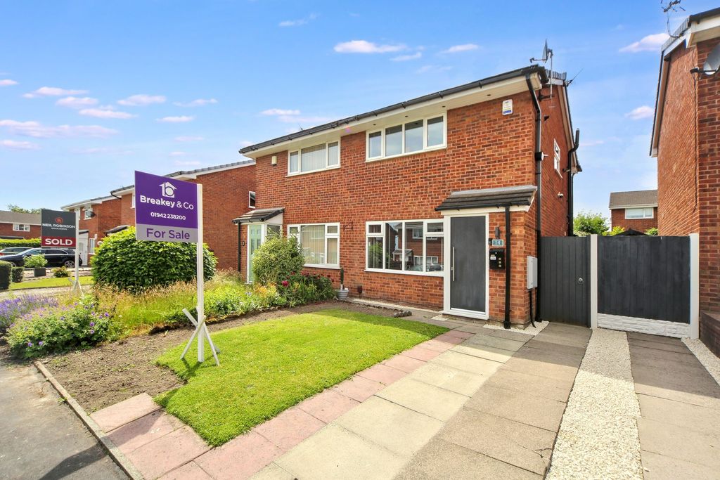 Property photo 1 of 17