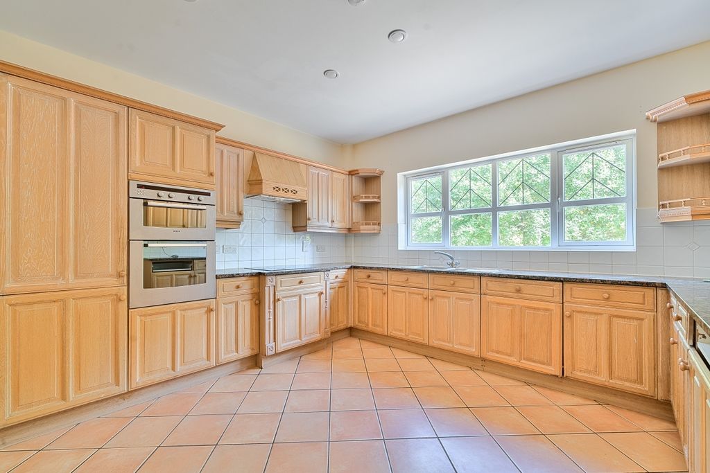 Property photo 2 of 22