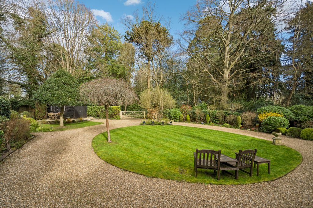 Property photo 2 of 38 Garden