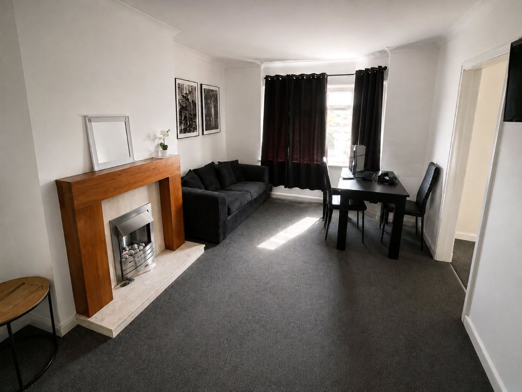 Property photo 2 of 7 Lounge
