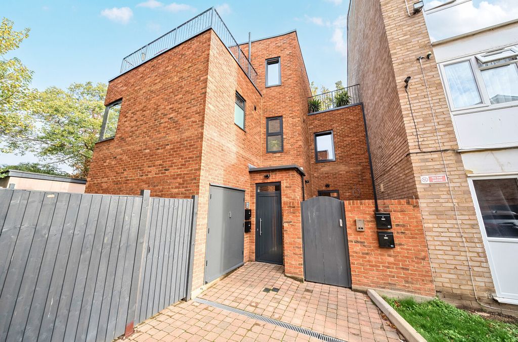 Property photo 1 of 16 1370009-2-68F76F1...