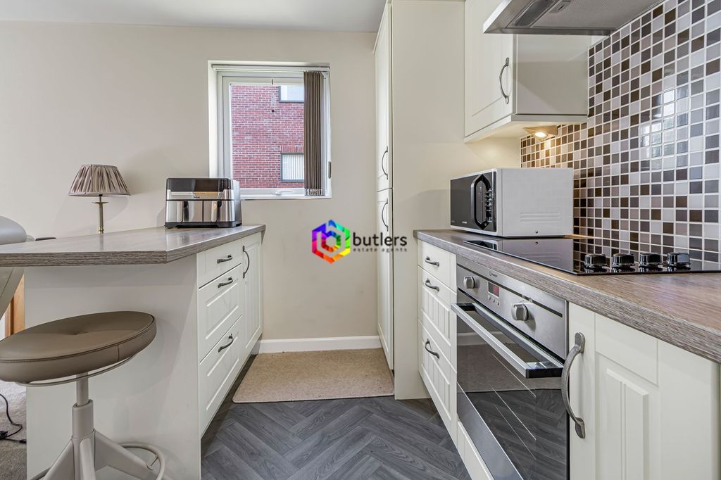Property photo 3 of 12 Kitchen