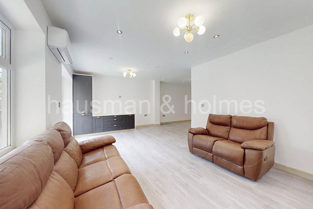 Property photo 3 of 25 W08.Jpg