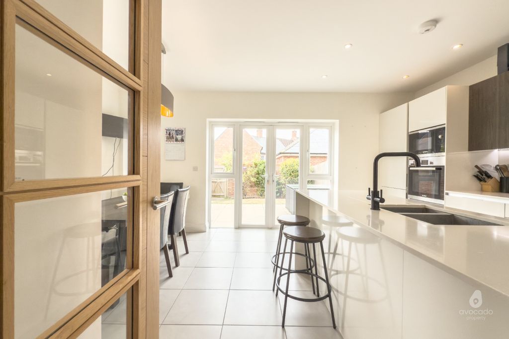 Property photo 3 of 27 4325698