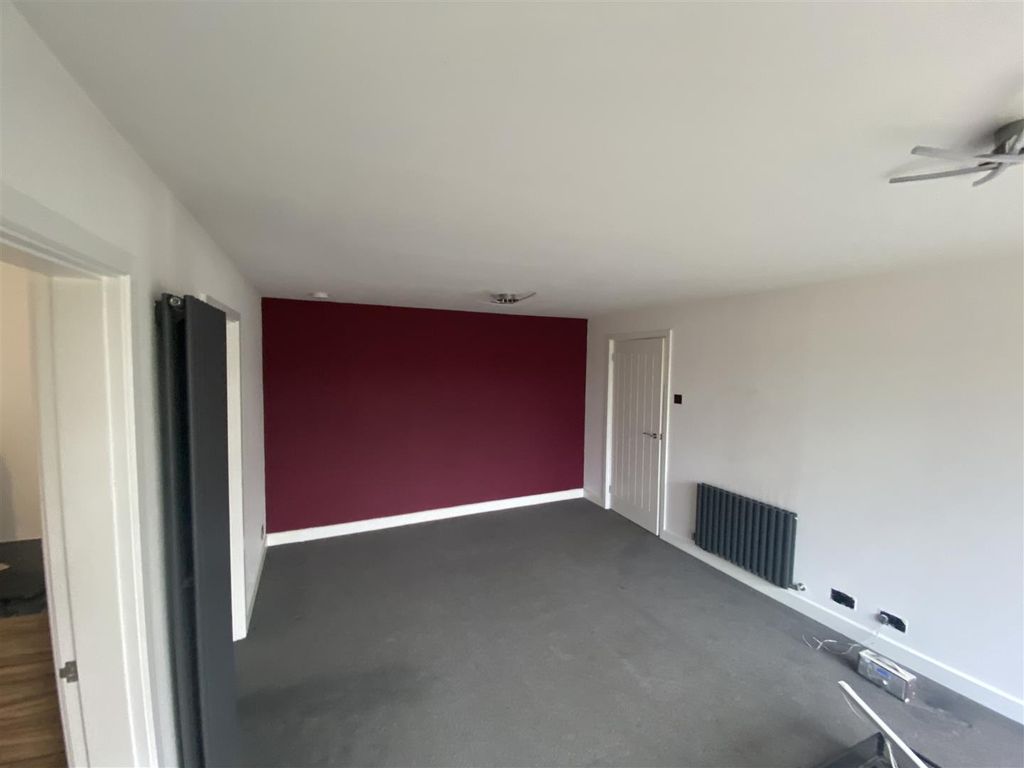 Property photo 2 of 9 Lounge.Jpg