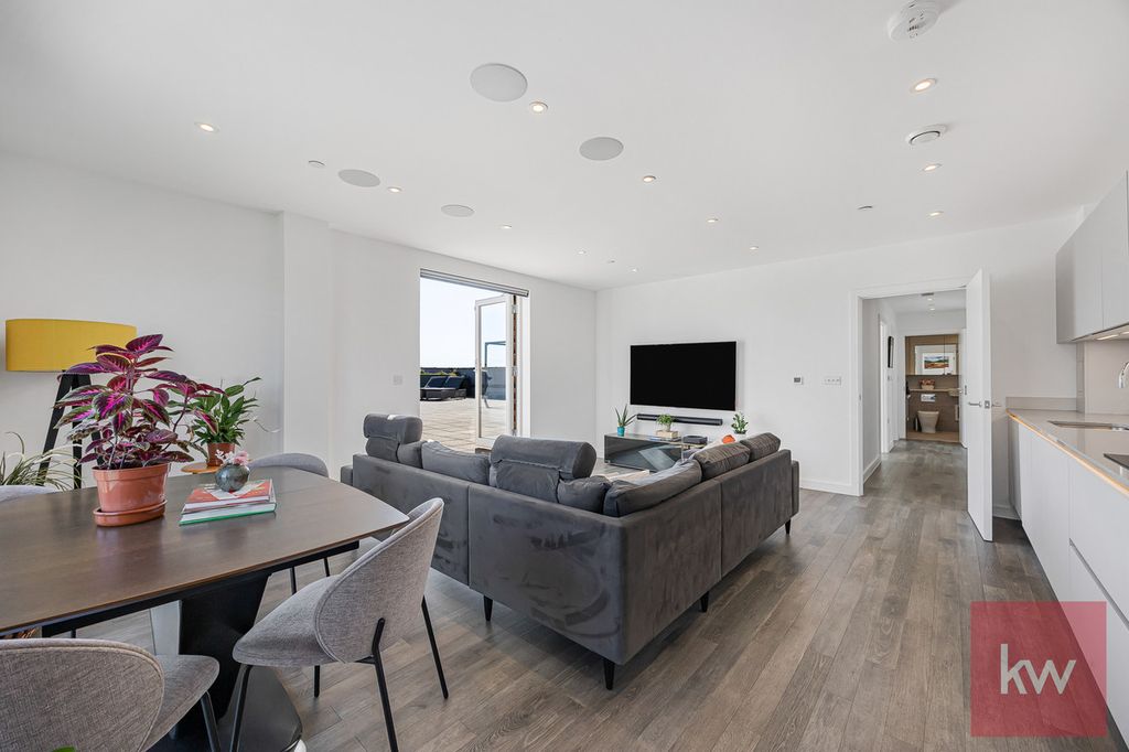 Additional image 5 of 2 bed flat for saleSt. Ives Road, Maidenhead, Berkshire SL6