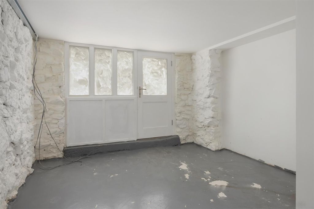 Property photo 3 of 7 Sea Wall, Whitstable