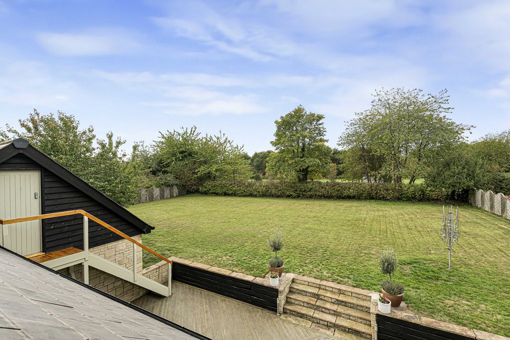 Property photo 3 of 37