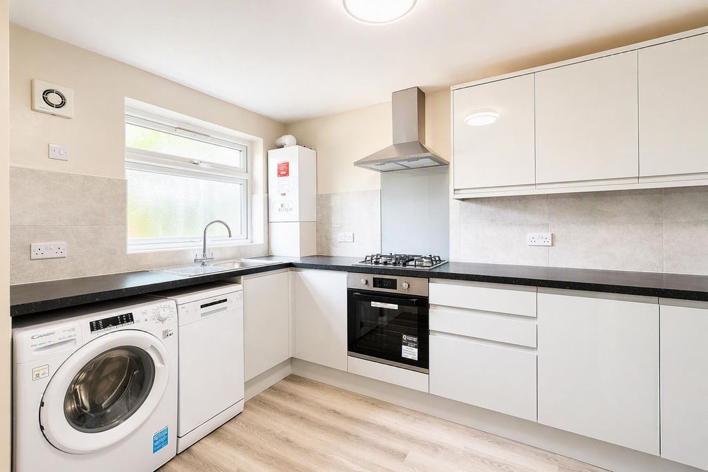 Property photo 1 of 7 Kitchen