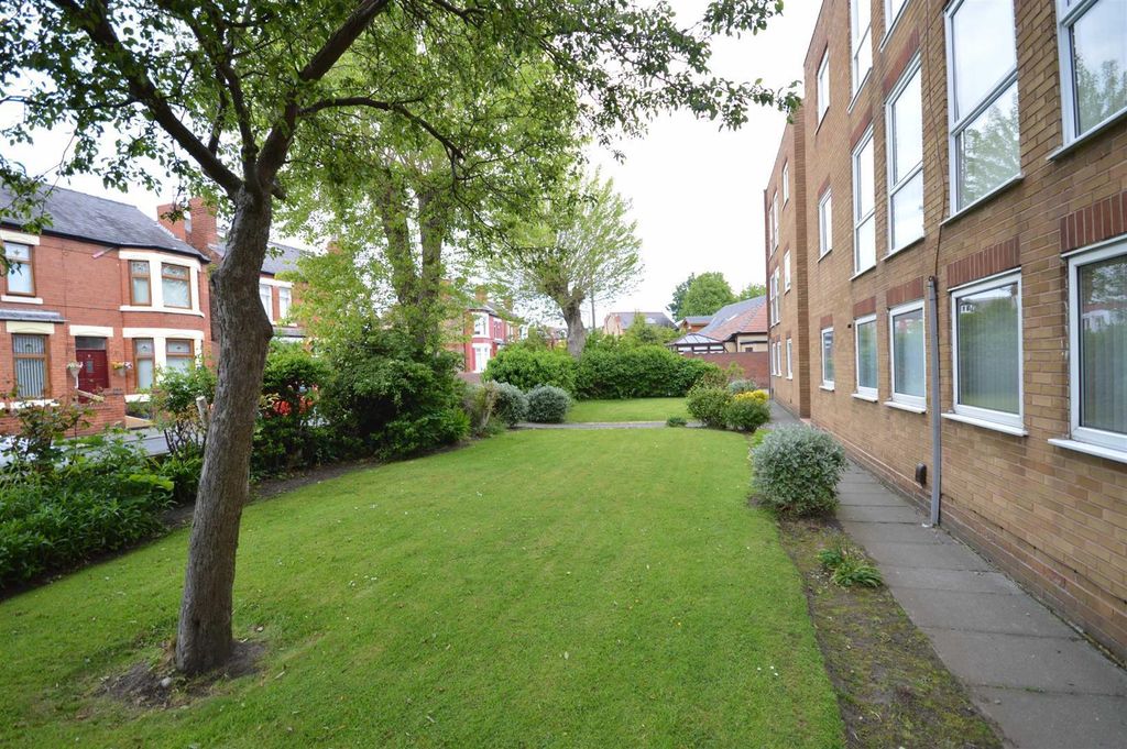 Property photo 2 of 14 Front 2.Jpg